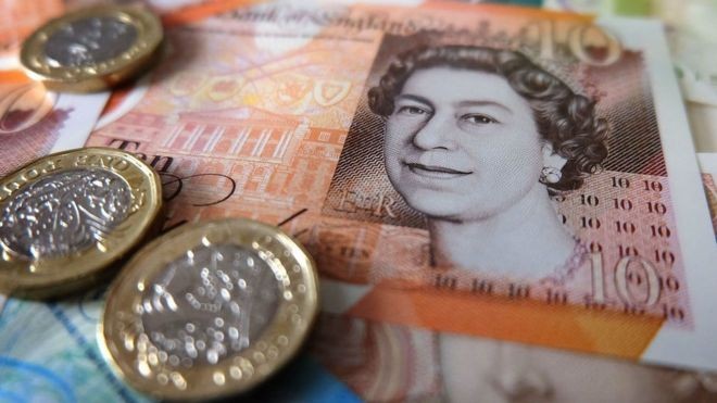 Pound drops to 2017 lows after government contempt vote