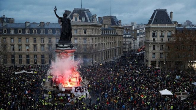 Yellow vest protests \'economic catastrophe\' for France