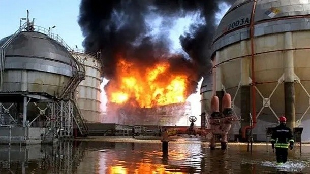 هاب بزرگ پتروشیمی ایران زیر حملات آمریکایی