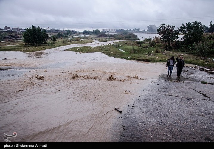 سازمان هواشناسی از بارش باران طی سه روز آینده در برخی مناطق کشور خبر و نسبت به وقوع سیلاب در استان‌های آذربایجان غربی و شرقی هشدار داد.
