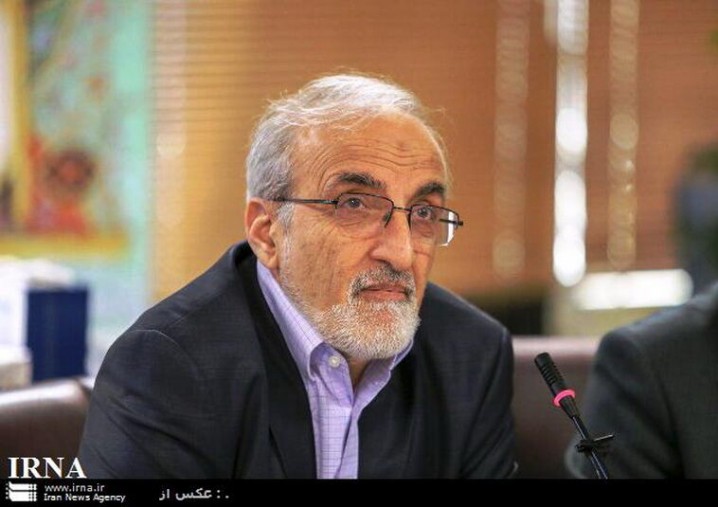 برگزاری تجمعات و بازگشایی مدارس و دانشگاهها متوقف شود