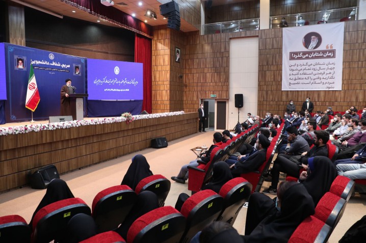 آغاز نشست «صریح، شفاف و دانشجویی با رئیس جمهور» در دانشگاه صنعتی شریف