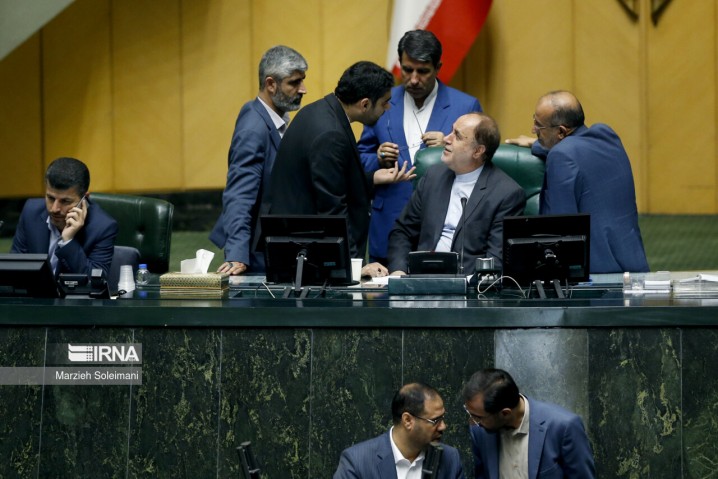حاجی بابایی: مجلس با قید دوفوریت CFT را ۲۲ مهر بررسی می‌کند