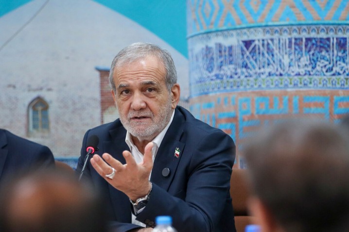 پزشکیان: اگر به مردم تکیه کنیم هر کاری شدنی است/ از اختلافات داخلی می‌ترسم نه از آمریکا