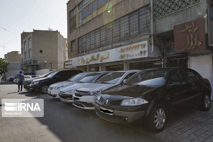 بازار خودرو حباب دارد/ جهش مدل های برقی و هیبریدی در بازار