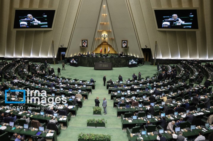 جلسه علنی مجلس آغاز شد/ ادامه بررسی طرح برگزاری اجتماعات و راهپیمایی‌ها در دستور کار