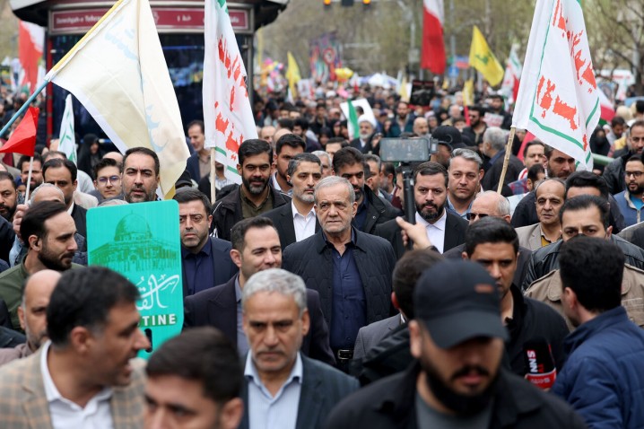 تلاش ۴۰ روزه دولت، صحنه اقتدار ملی و پاسخ به زیاده خواهی/تبدیل بحران به حماسه تاب‌آوری