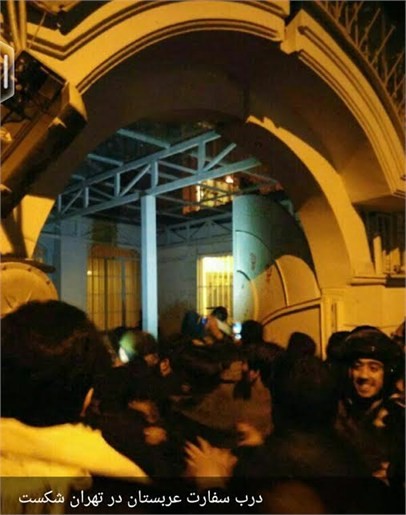 درب سفارت عربستان در تهران شکست +عکس