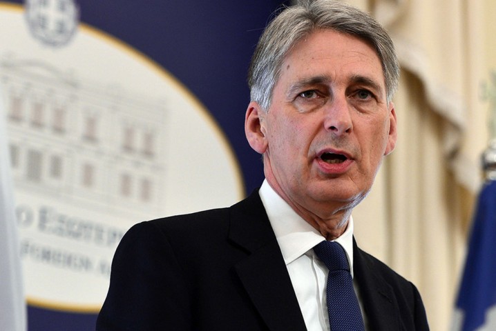 Britain trying to facilitate banking transactions with Iran: Hammond