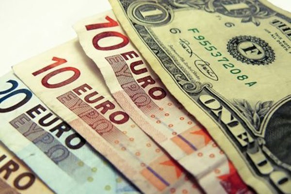 انتقاد از دستورالعمل جدید/ بانک مرکزی ارز را سه نرخی کرد