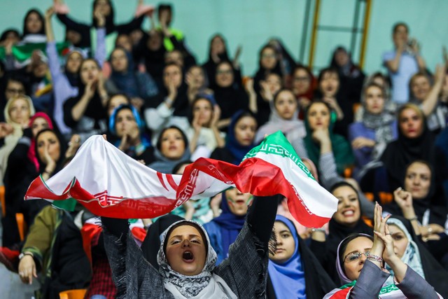 نحوه حضور زنان در مسابقه والیبال ایران و بلژیک