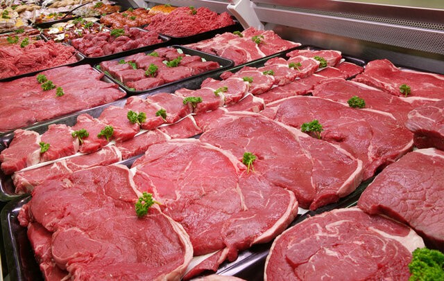 قیمت منطقی گوشت کیلویی ۷۵ هزار تومان است؛ دلالان اجازه نمی‌دهند!
