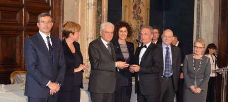 رئیس جمهوری ایتالیا مهمترین جایزه اقتصادی این کشوررا به یک ایرانی داد 