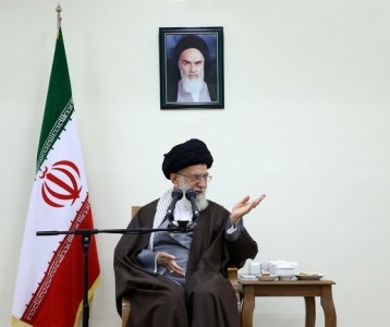 Leader advises Muslim nations to follow Iranian model for progress
