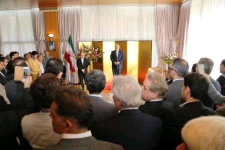 ظریف: سفارتخانه ها باید مامنی برای ایرانیان مقیم خارج از کشور باشد