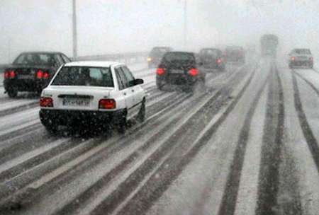 بارش برف و ترافیک سنگین در جاده های البرز