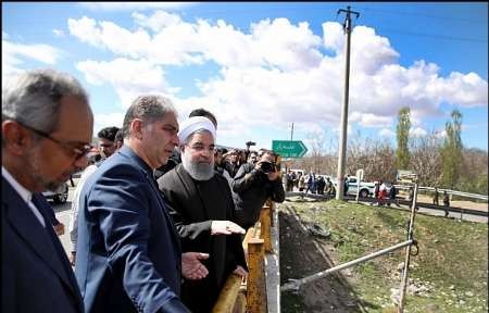 رئیس جمهوری از منطقه سیل زده غله زار آذرشهر بازدید کرد