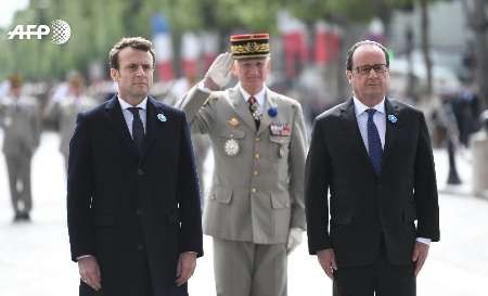 رئیس جمهوری منتخب فرانسه، دست سفیر ایران در پاریس را به گرمی فشرد