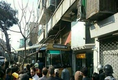 ورود ناگهانی اتوبوس شرکت‌ واحد به پیاده‌رو در خیابان مطهری +عکس