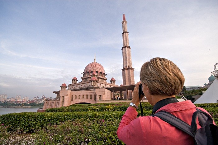 گردشگران خارجی و ایرانی ازهفته آینده باید در مالزی مالیات گردشگری بپردازند