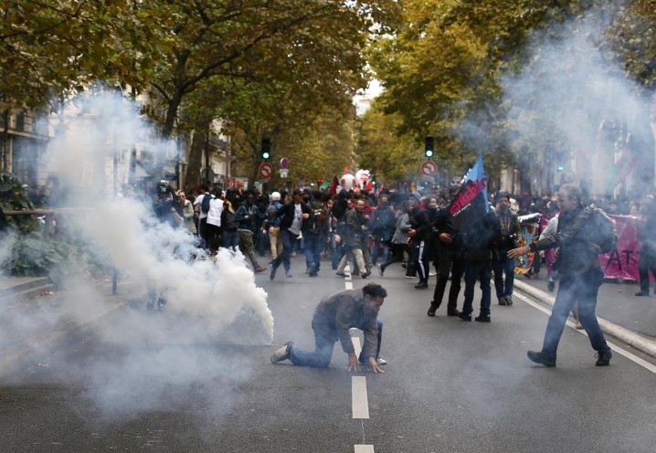 هزاران فرانسوی علیه اصلاحات مکرون تظاهرات کردند