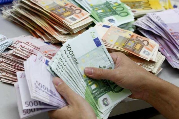بانک ملی عرضه ارز مسافرتی را از سر گرفت