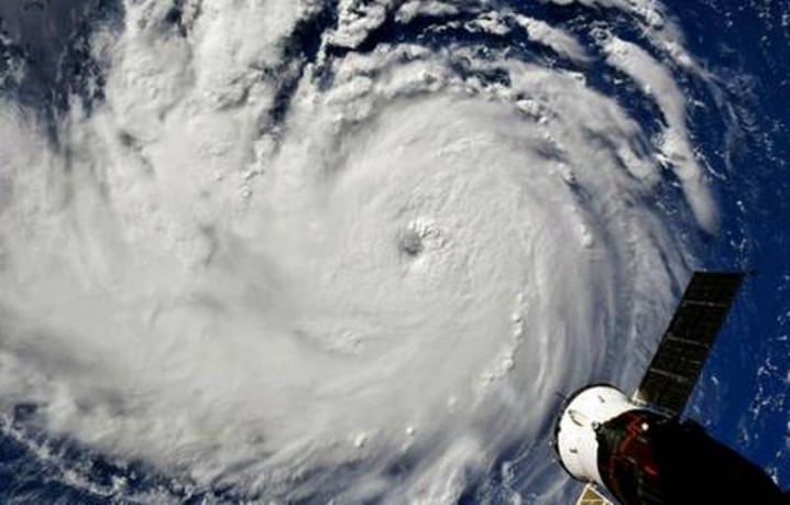 طوفان فلورنس با سرعت 210 کیلومتر به سمت آمریکا در حرکت است