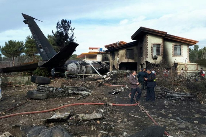 9 جسد در محل سقوط هواپیما پیدا شد