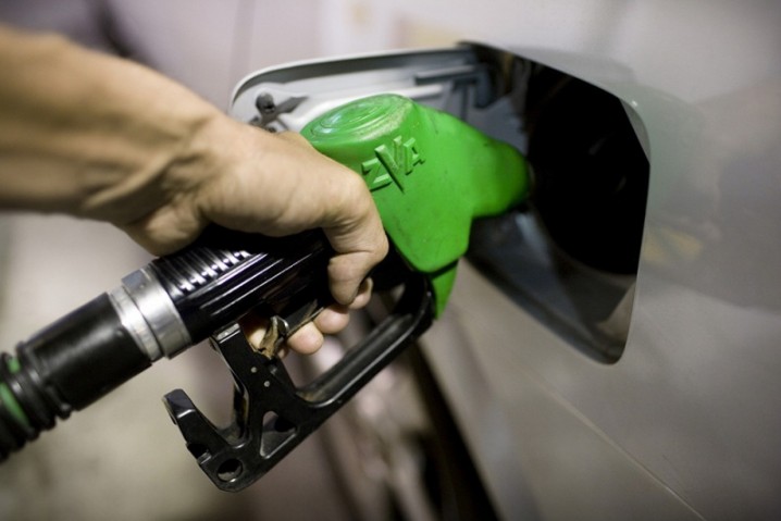 مقصر افزایش مصرف بنزین کیست؛ مردم یا خودروسازان؟