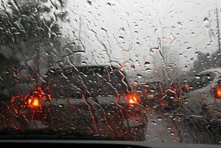 پلیس راهور ناجا:بارش باران در محورهای 6 استان کشور جریان دارد