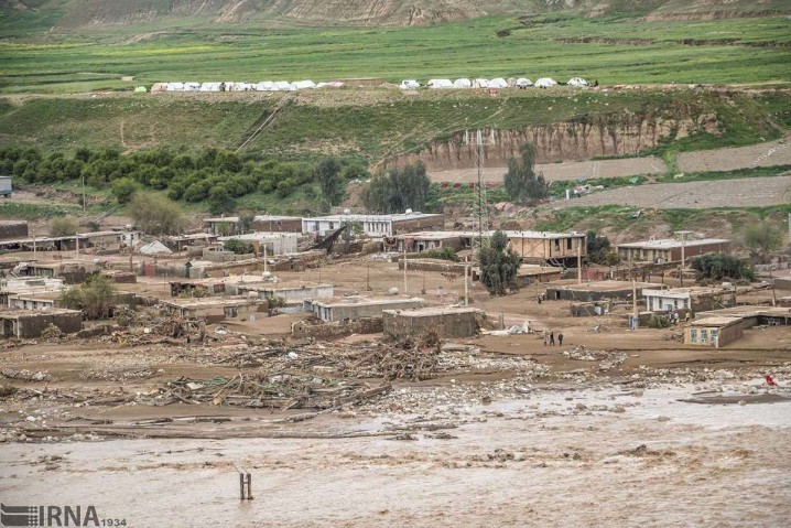 رئیس جمهوری از مناطق سیلزده پلدختر بازدید کرد