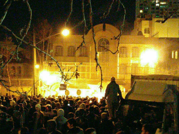 پشت پرده آتش سوزی سفارت عربستان در تهران
