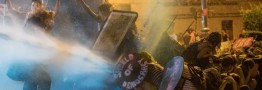 نتانیاهو با وجود اعتراضات گسترده اصرار بر ماندن دارد