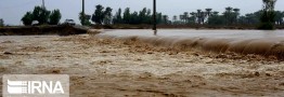 سیل در جنوب کرمان/ انسداد ۷۱ راه؛ قطع برق ۱۰ روستا و آب‌بردگی ۳ خودرو