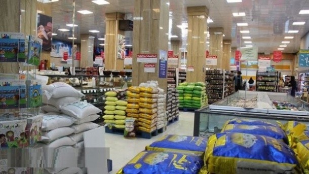 انبارها مملو از کالاهای اساسی است