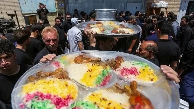 یک پرس زرشک‌پلو با مرغ نذری چقدر هزینه دارد؟