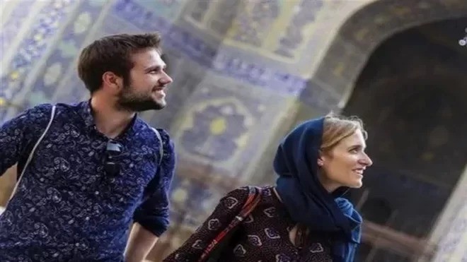 کارت بانکی ریالی برای کدام گردشگر؟