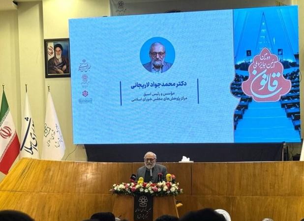 لاریجانی: فضای مجازی آلوده به بازیهای سیاسی شده است