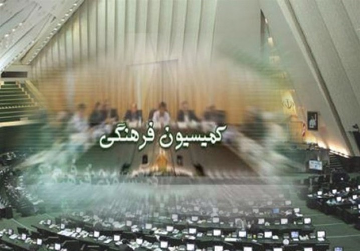 آزادیخواه: برخی وارد کنندگان کاغذ با ارز دولتی مجهولالهویه اند