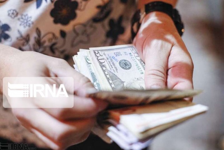 قیمتها در بازار ارز به دلیل افزایش عرضه دلار بهزودی کاهش مییابد
