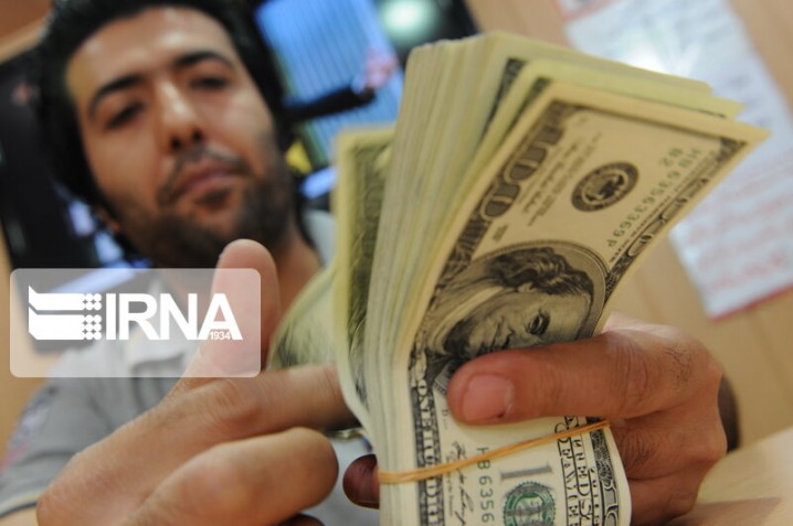خرید و فروش ارز خارج از شبکه بانکی یا صرافیها، مشمول پرداخت مالیات بر درآمد است