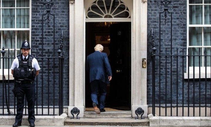 روایت گاردین از چالشهای پیش روی نخست وزیر جدید انگلیس