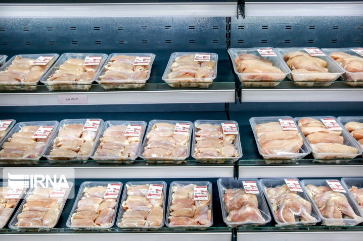 قیمت مصوب هر کیلوگرم گوشت مرغ گرم ۲۰ هزار و ۴۰۰ تومان باقی ماند