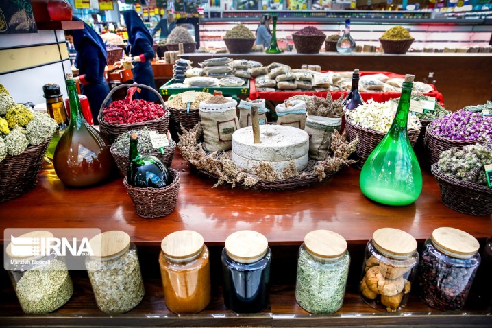 فروش داروی گیاهی در عطاریها ممنوع است/همکاری با پلیس فتا