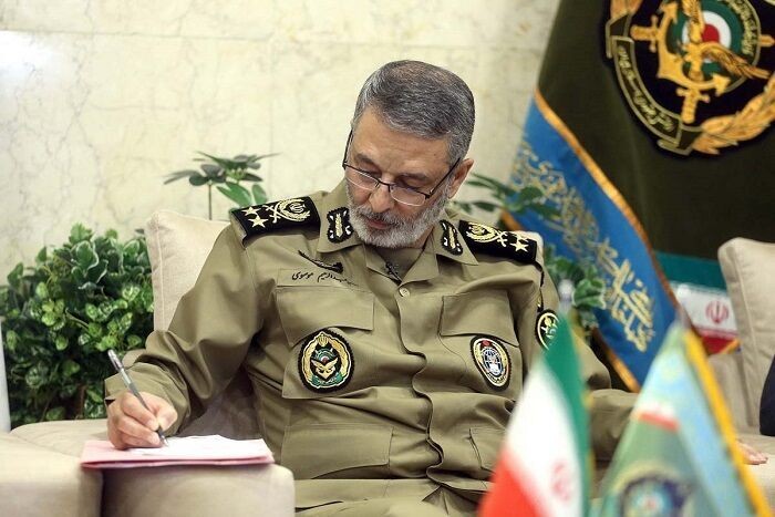 «سلام رضایت» رهبر انقلاب، نگینی درخشنده بر ایام افتخار ارتشیان است