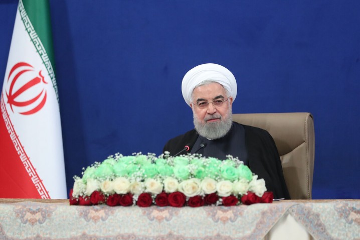 روحانی: تمام بخشهای دولتی باید سهام خود را در بازار بورس به فروش برسانند