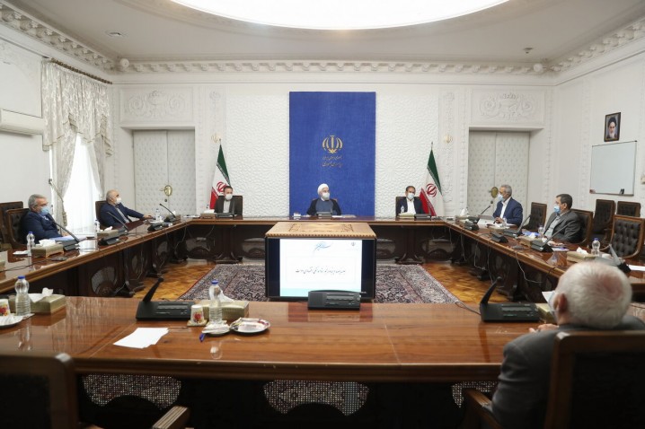 روحانی: دستگاههای دولتی واگذاری سهام کارخانجات و داراییهای خود را تسریع کنند