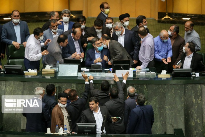 حاشیه مجلس یازدهم را رها نمیکند