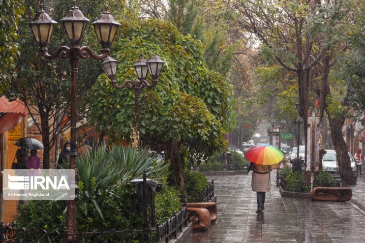 باران و رعد و برق در مناطق شمالی/ آبهای خلیج فارس متلاطم میشود
