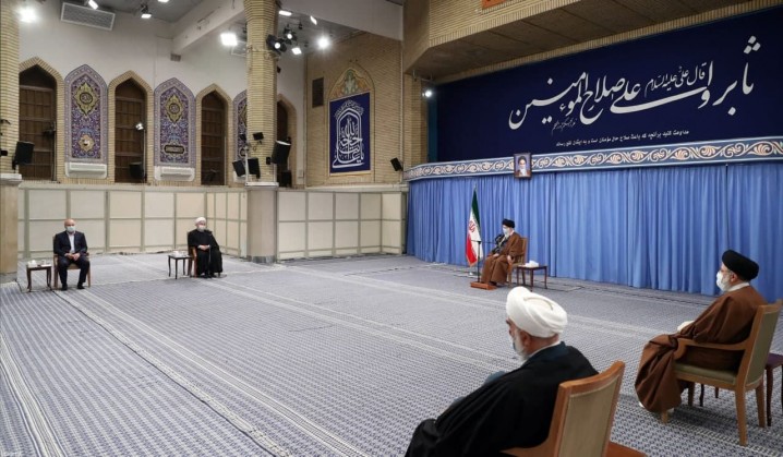 جلسه شورای هماهنگی اقتصادی در حضور رهبر انقلاب در حال برگزاری است